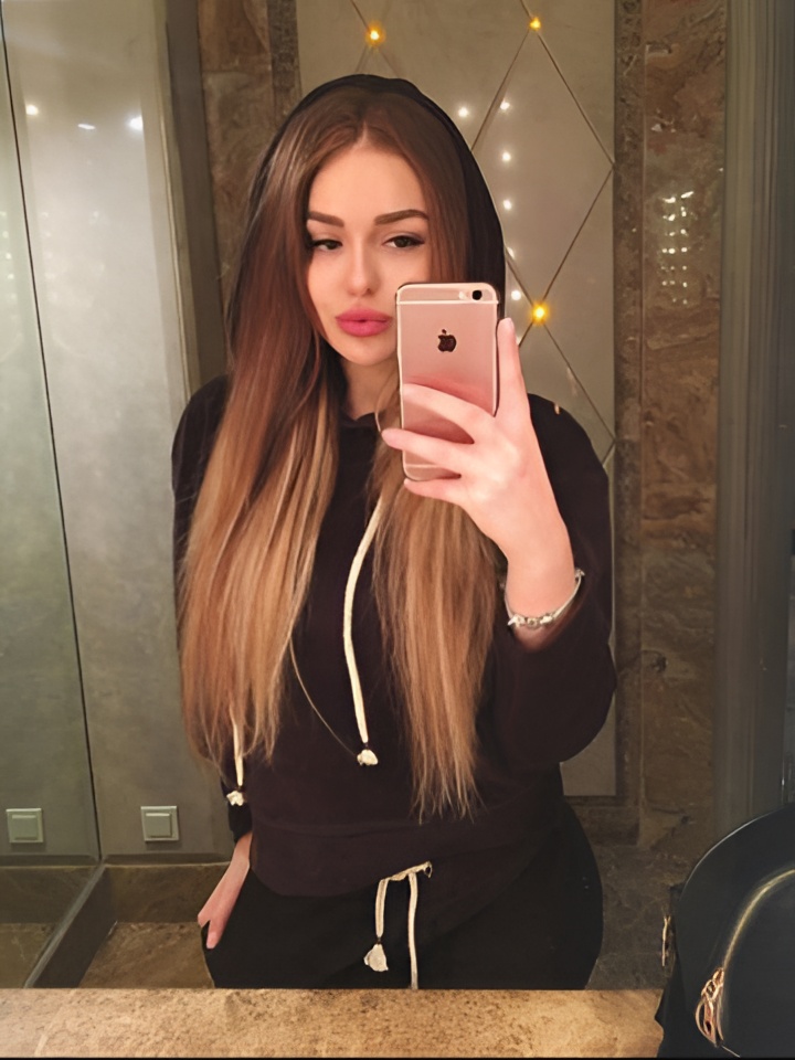 Лизочка привлекальеная девушка из Кировска цена от 1500 руб