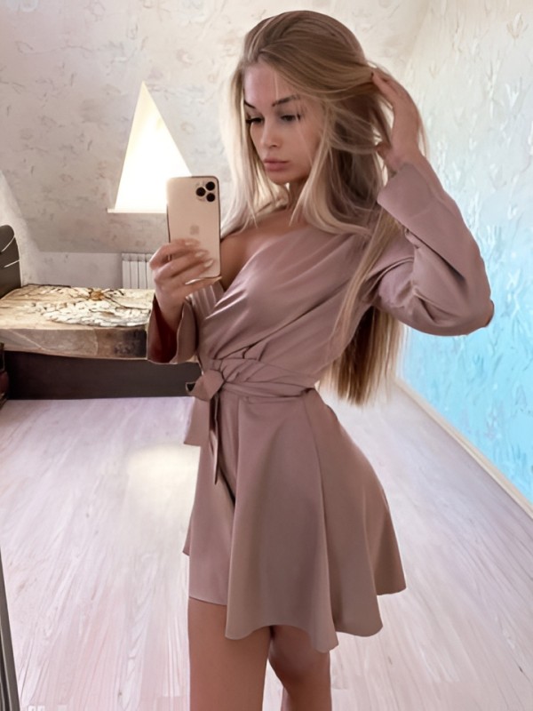 Леся привлекательная девушка из Кировска цена от 2500 руб