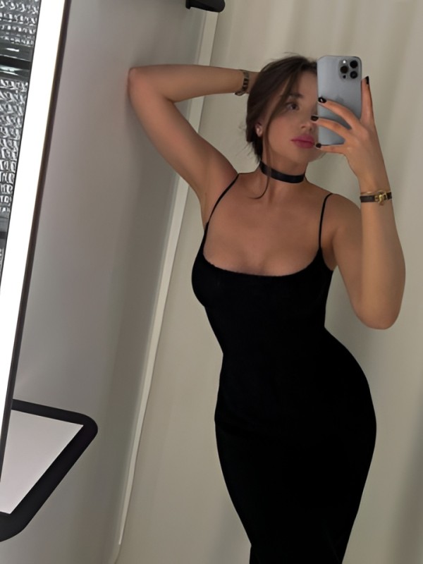 Оксана привлекательная девушка из Кировска цена от 2000 руб