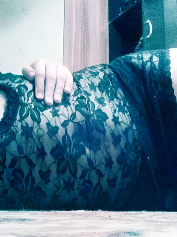 Рената привлекательная девушка из Кировска цена от 2500 руб